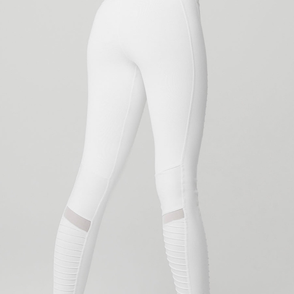 Alo High-Waist Moto Legging. White. Size Medium - Picture 7 of 10